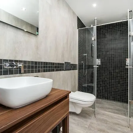 Old Town 1 Bedroom Oasis With Ac And Double Shower Prague Exterior photo