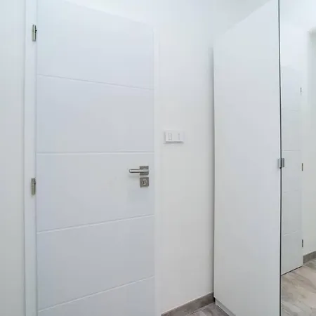Old Town 1 Bedroom Oasis With Ac And Double Shower Prague Exterior photo